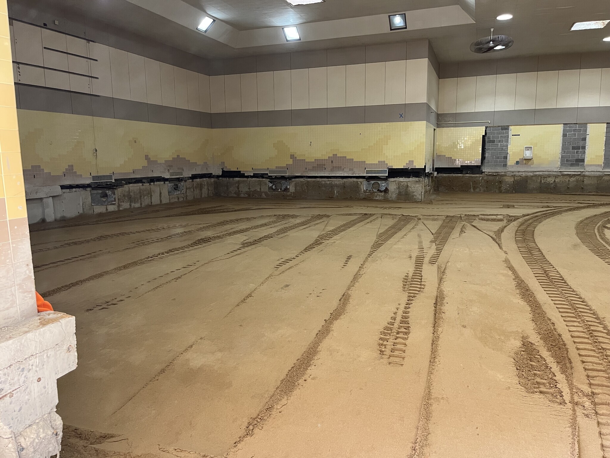 Pool floor leveled, dirt floor